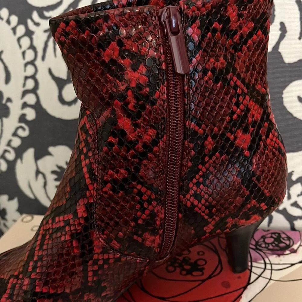 Ladies SZ 6.5 AMELIA GRACE Vino Multi Nadita Faux Snakeskin Red/Black - Picture 12 of 16